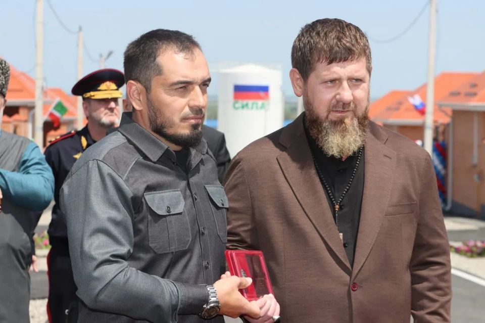 Глава Чеченской Республики Рамзан Кадыров наградил сотрудников строительной компании «МегаСтройИнвест» за оказанную помощь при ликвидации последствий чрезвычайной ситуации, вызванной обильными осадками на территории... Глава Чеченской Республики Рамзан Кадыров наградил сотрудников строительной компании «МегаСтройИнвест» за оказанную помощь при ликвидации последствий чрезвычайной ситуации, вызванной обильными осадками на территории...