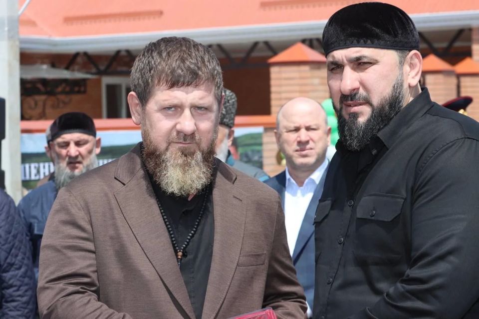Глава Чеченской Республики Рамзан Кадыров наградил сотрудников строительной компании «МегаСтройИнвест» за оказанную помощь при ликвидации последствий чрезвычайной ситуации, вызванной обильными осадками на территории... Глава Чеченской Республики Рамзан Кадыров наградил сотрудников строительной компании «МегаСтройИнвест» за оказанную помощь при ликвидации последствий чрезвычайной ситуации, вызванной обильными осадками на территории...
