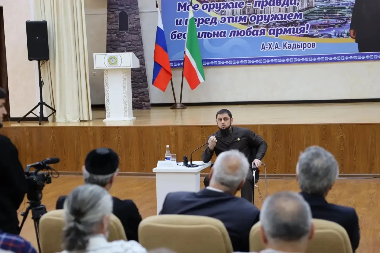 Заместитель Председателя Правительства Чеченской Республики – министр ЧР по национальной политике, внешним связям, печати и информации Ахмед Дудаев провёл встречу с делегацией соотечественников, проживающих в Турции Заместитель Председателя Правительства Чеченской Республики – министр ЧР по национальной политике, внешним связям, печати и информации Ахмед Дудаев провёл встречу с делегацией соотечественников, проживающих в Турции