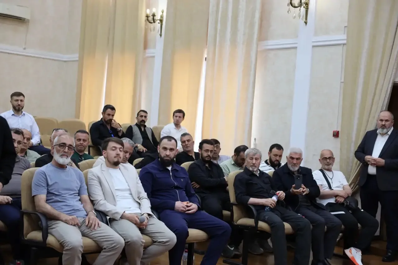 Заместитель Председателя Правительства Чеченской Республики – министр ЧР по национальной политике, внешним связям, печати и информации Ахмед Дудаев провёл встречу с делегацией соотечественников, проживающих в Турции Заместитель Председателя Правительства Чеченской Республики – министр ЧР по национальной политике, внешним связям, печати и информации Ахмед Дудаев провёл встречу с делегацией соотечественников, проживающих в Турции