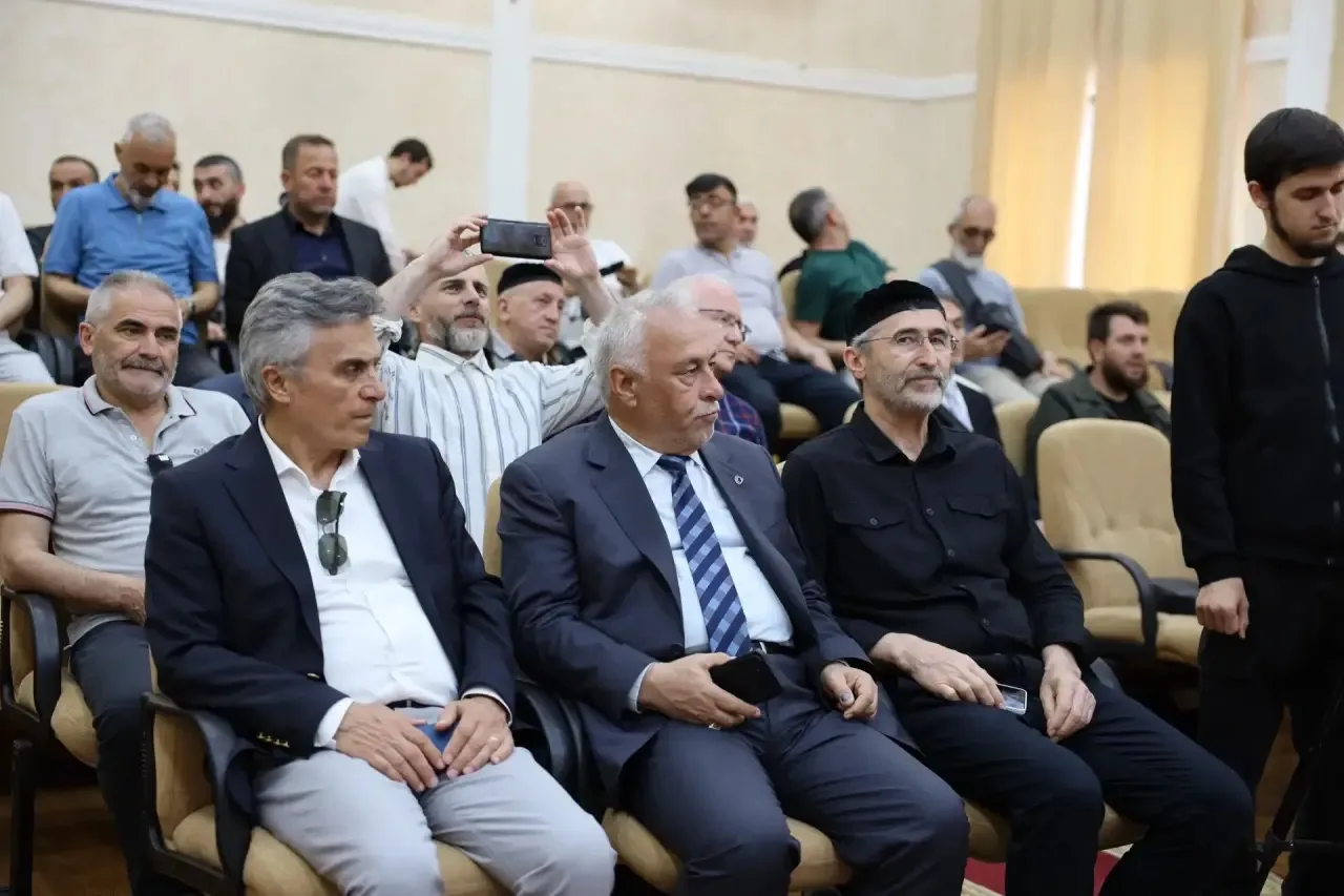 Заместитель Председателя Правительства Чеченской Республики – министр ЧР по национальной политике, внешним связям, печати и информации Ахмед Дудаев провёл встречу с делегацией соотечественников, проживающих в Турции Заместитель Председателя Правительства Чеченской Республики – министр ЧР по национальной политике, внешним связям, печати и информации Ахмед Дудаев провёл встречу с делегацией соотечественников, проживающих в Турции