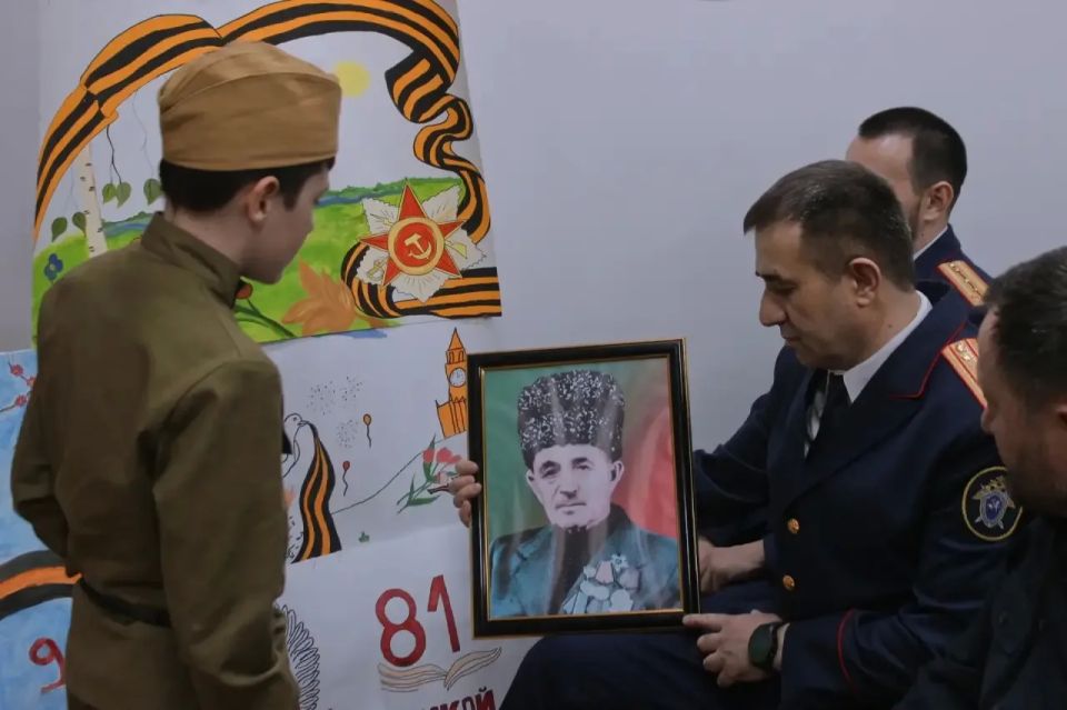 Офицеры Шейх-Мансуровского МСО стали гостями праздничного мероприятия подшефного детского центра Офицеры Шейх-Мансуровского МСО стали гостями праздничного мероприятия подшефного детского центра