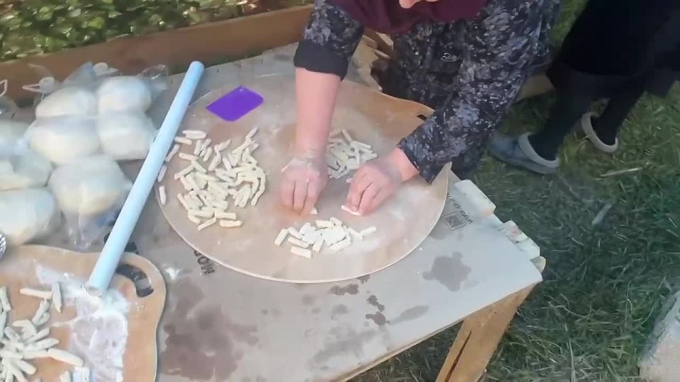 Игорь Кастюкевич: Республика Дагестан. Кухня сближает! Сегодня волонтеры лагеря «Дагестанский Рубеж» попробовали блюдо настоящей кавказской кухни