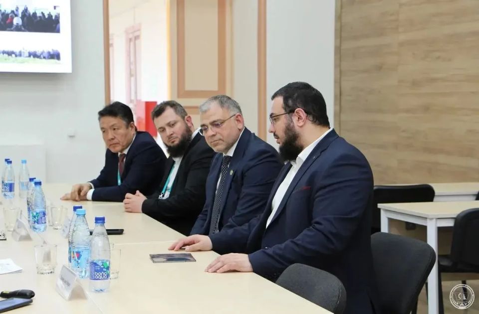 После подписания меморандума о сотрудничестве на площадке KazanForum ректор Казанского государственного аграрного университета пригласил делегацию ЧГУ им. А.А. Кадырова посетить вуз для предметного обсуждения дальнейшей... После подписания меморандума о сотрудничестве на площадке KazanForum ректор Казанского государственного аграрного университета пригласил делегацию ЧГУ им. А.А. Кадырова посетить вуз для предметного обсуждения дальнейшей...