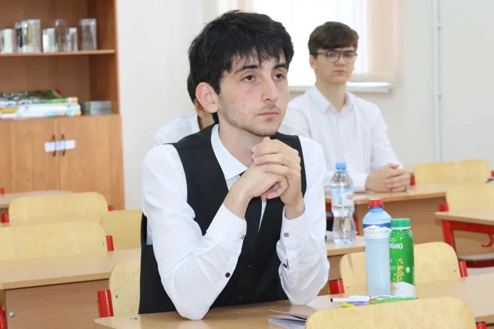 1 июня с экзаменов по химии, литературе и истории начался основной период ЕГЭ 2026 года 1 июня с экзаменов по химии, литературе и истории начался основной период ЕГЭ 2026 года