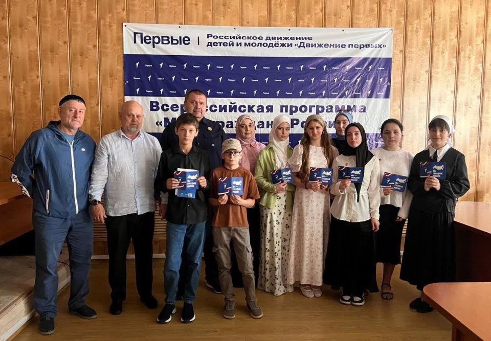 Депутаты, сторонники и активисты «Молодой Гвардии Единой России» провели традиционную акцию по раздаче лент-триколор, организовали патриотические уроки в дошкольных образовательных учреждениях и приняли участие в церемониях... Депутаты, сторонники и активисты «Молодой Гвардии Единой России» провели традиционную акцию по раздаче лент-триколор, организовали патриотические уроки в дошкольных образовательных учреждениях и приняли участие в церемониях...