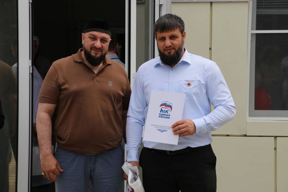 В Грозном партия «Единая Россия» поздравила почетных доноров с праздником В Грозном партия «Единая Россия» поздравила почетных доноров с праздником