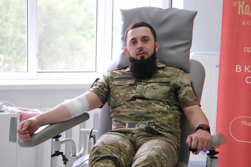 В Грозном партия «Единая Россия» поздравила почетных доноров с праздником В Грозном партия «Единая Россия» поздравила почетных доноров с праздником