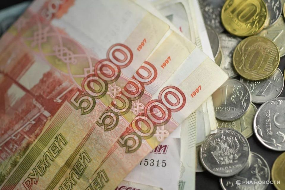 Доля рубля в расчетах за экспорт России в Европу в апреле этого года выросла до рекордных 79,3%, — данные ЦБ РФ
