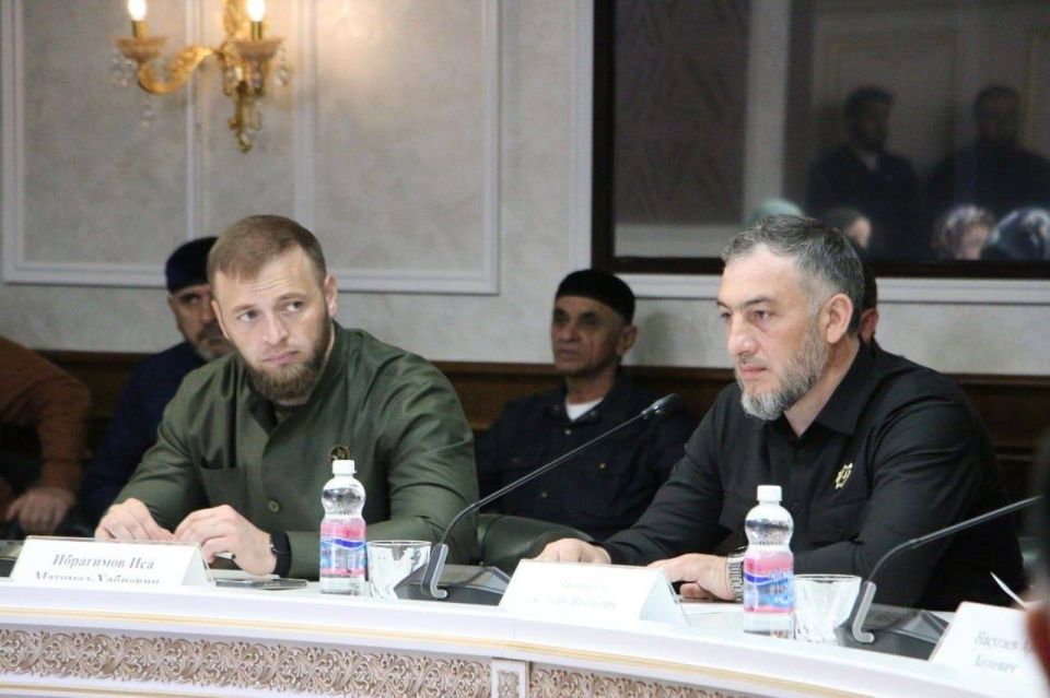Министр культуры Чеченской Республики Иса Ибрагимов принял участие в региональной научно-практической конференции «Чеченский войлочный ковер истанг: история и современность», посвященной сохранению, изучению и популяризации... Министр культуры Чеченской Республики Иса Ибрагимов принял участие в региональной научно-практической конференции «Чеченский войлочный ковер истанг: история и современность», посвященной сохранению, изучению и популяризации...