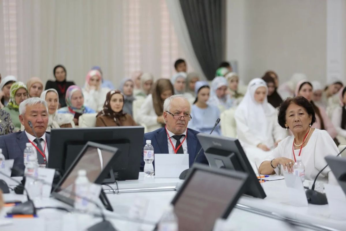 В Чеченском государственном педагогическом университете открылась Конференция национальных литератур народов Северного Кавказа, Юга России и Крыма, передает корреспондент ИА «Чечня Сегодня» В Чеченском государственном педагогическом университете открылась Конференция национальных литератур народов Северного Кавказа, Юга России и Крыма, передает корреспондент ИА «Чечня Сегодня»