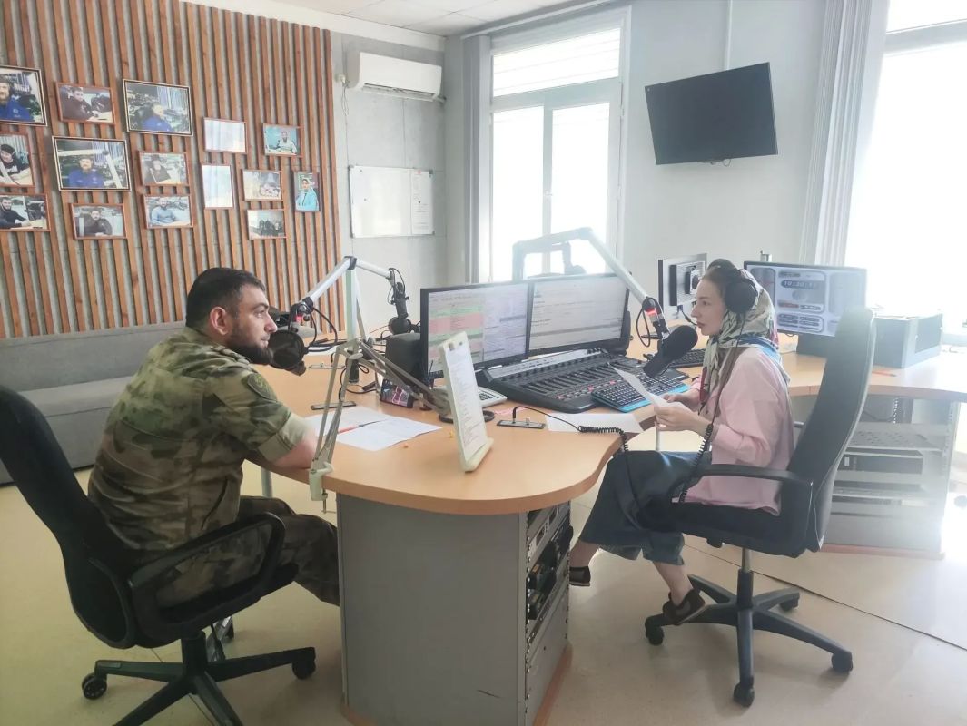 В День ветеранов боевых действий военнослужащий ОГВ(с) стал гостем радиоэфира на ЧГТРК «Грозный» В День ветеранов боевых действий военнослужащий ОГВ(с) стал гостем радиоэфира на ЧГТРК «Грозный»