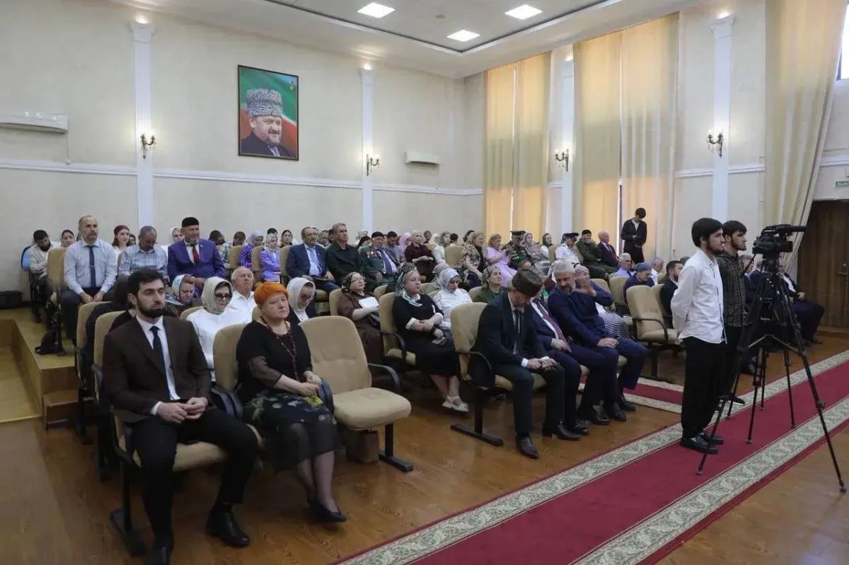Министерство ЧР по национальной политике, внешним связям, печати и информации совместно с ФАДН и Ассамблеей народов России в ЧР провели в Грозном II Всероссийский форум «Одна история Министерство ЧР по национальной политике, внешним связям, печати и информации совместно с ФАДН и Ассамблеей народов России в ЧР провели в Грозном II Всероссийский форум «Одна история