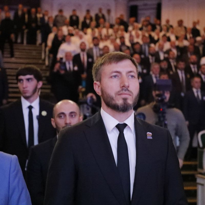 В ходе своего выступления на 42 конференции ЧРО партии «Единая Россия» Депутат Госдумы РФ Адам Делимханов отметил, что возможность собраться вместе для определения будущего Чеченской Республики — это великое благо В ходе своего выступления на 42 конференции ЧРО партии «Единая Россия» Депутат Госдумы РФ Адам Делимханов отметил, что возможность собраться вместе для определения будущего Чеченской Республики — это великое благо