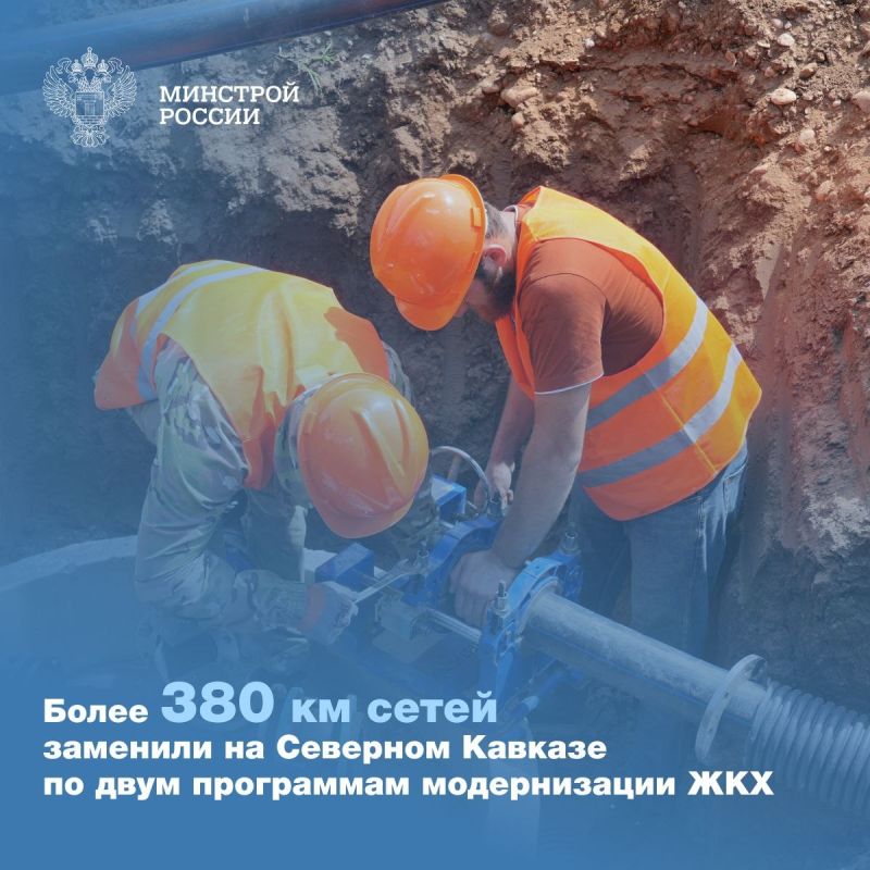 Министр строительства и ЖКХ РФ Ирек Файзуллин провел рабочую встречу с художественным руководителем-директором МХТ имени А. П. Чехова Константином Хабенским Министр строительства и ЖКХ РФ Ирек Файзуллин провел рабочую встречу с художественным руководителем-директором МХТ имени А. П. Чехова Константином Хабенским
