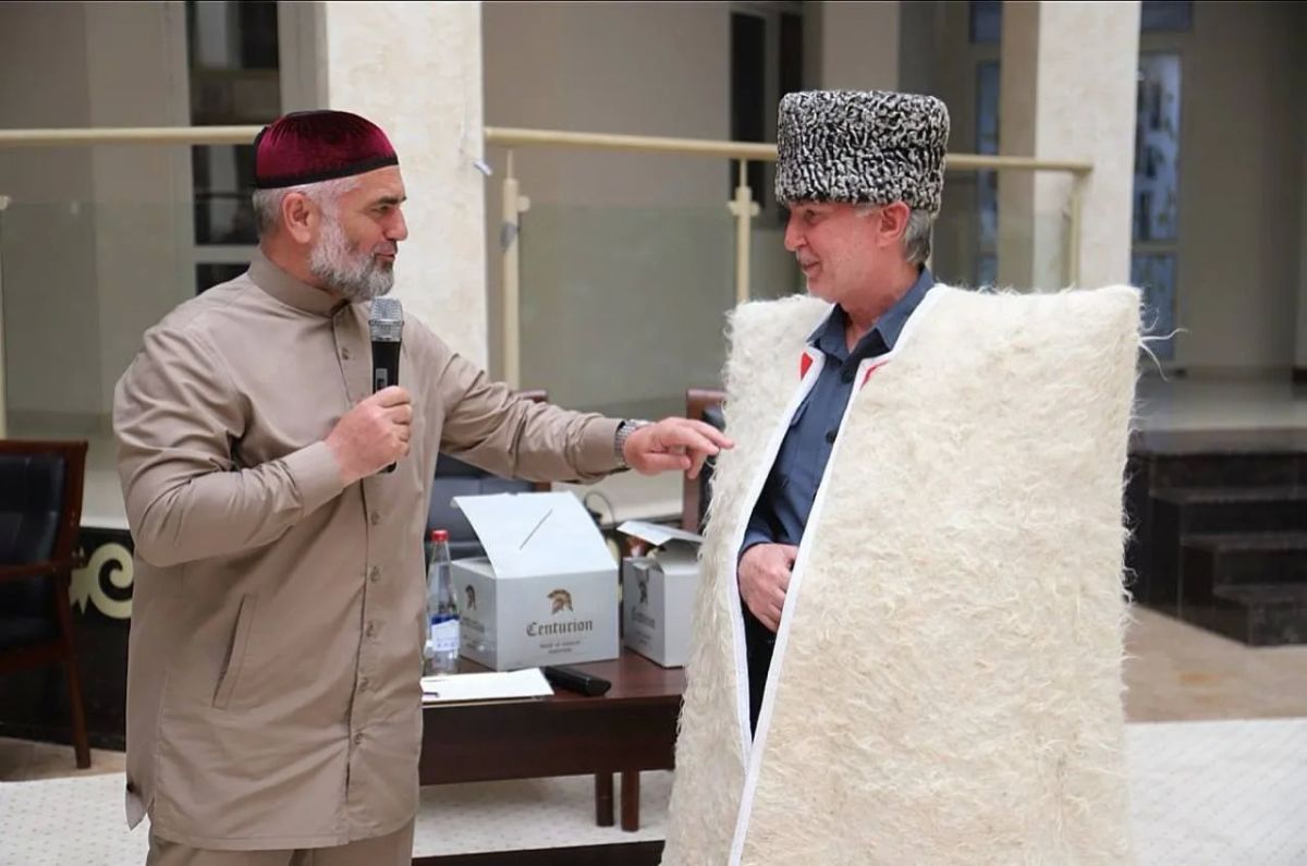 В Национальной библиотеке Чеченской Республики имени А. А. Айдамирова состоялась презентация исторического романа «Бенойн Бойсагар» народного писателя ЧР, главного редактора Союза писателей региона Халима Бурчаева В Национальной библиотеке Чеченской Республики имени А. А. Айдамирова состоялась презентация исторического романа «Бенойн Бойсагар» народного писателя ЧР, главного редактора Союза писателей региона Халима Бурчаева