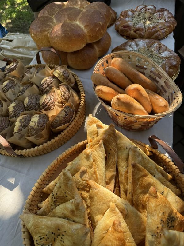 На территории ЧГТРК «Грозный» проходит телеярмарка «Вкус родного края», приуроченная к Году развития малого и среднего предпринимательства На территории ЧГТРК «Грозный» проходит телеярмарка «Вкус родного края», приуроченная к Году развития малого и среднего предпринимательства