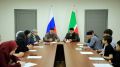 Представители Общественного совета при ведомстве Лайлаъ Аюбова и Абдулхамид Уздорбиев провели семинар на тему культуры поведения в социальных сетях