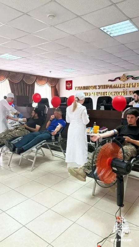 В Чечне сотрудники МЧС России сдали 50 литров донорского материала В Чечне сотрудники МЧС России сдали 50 литров донорского материала