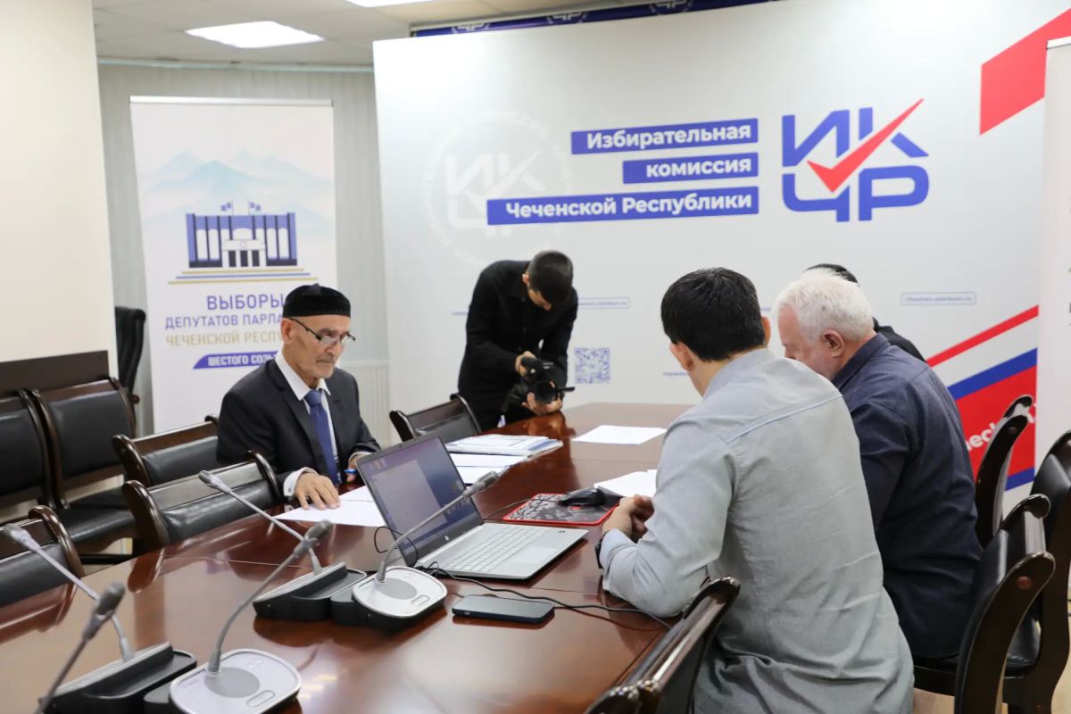 Еще один кандидат в депутаты Госдумы представил документы на выдвижение Еще один кандидат в депутаты Госдумы представил документы на выдвижение