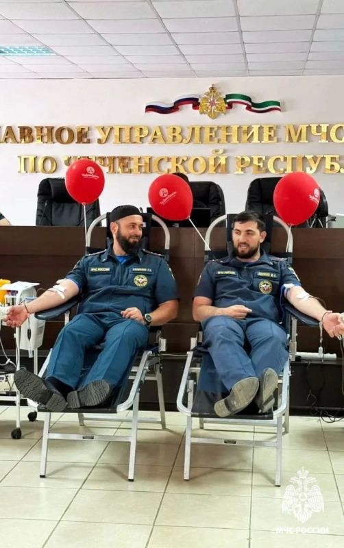 В Чечне сотрудники МЧС России сдали 50 литров донорского материала В Чечне сотрудники МЧС России сдали 50 литров донорского материала