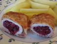 Нежные рулетики из свинины с клюквенной начинкой: сюрприз на праздничном столе
