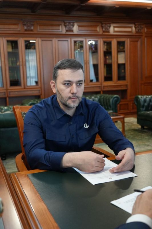 Ассаламу Алайкум!. Сегодня Руководитель Администрации Главы и Правительства ЧР Галас Таймасханов провёл рабочую встречу с заместителем Председателя Правительства ЧР – министром экономического и территориального развития... Ассаламу Алайкум!. Сегодня Руководитель Администрации Главы и Правительства ЧР Галас Таймасханов провёл рабочую встречу с заместителем Председателя Правительства ЧР – министром экономического и территориального развития...