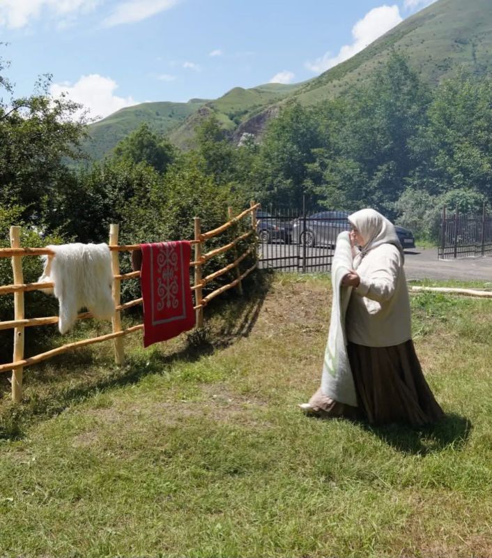 В Итум-Калинском муниципальном районе состоялся мастер-класс «Чеченский истанг: рукодельное искусство и традиции», направленный на сохранение национального культурного наследия В Итум-Калинском муниципальном районе состоялся мастер-класс «Чеченский истанг: рукодельное искусство и традиции», направленный на сохранение национального культурного наследия