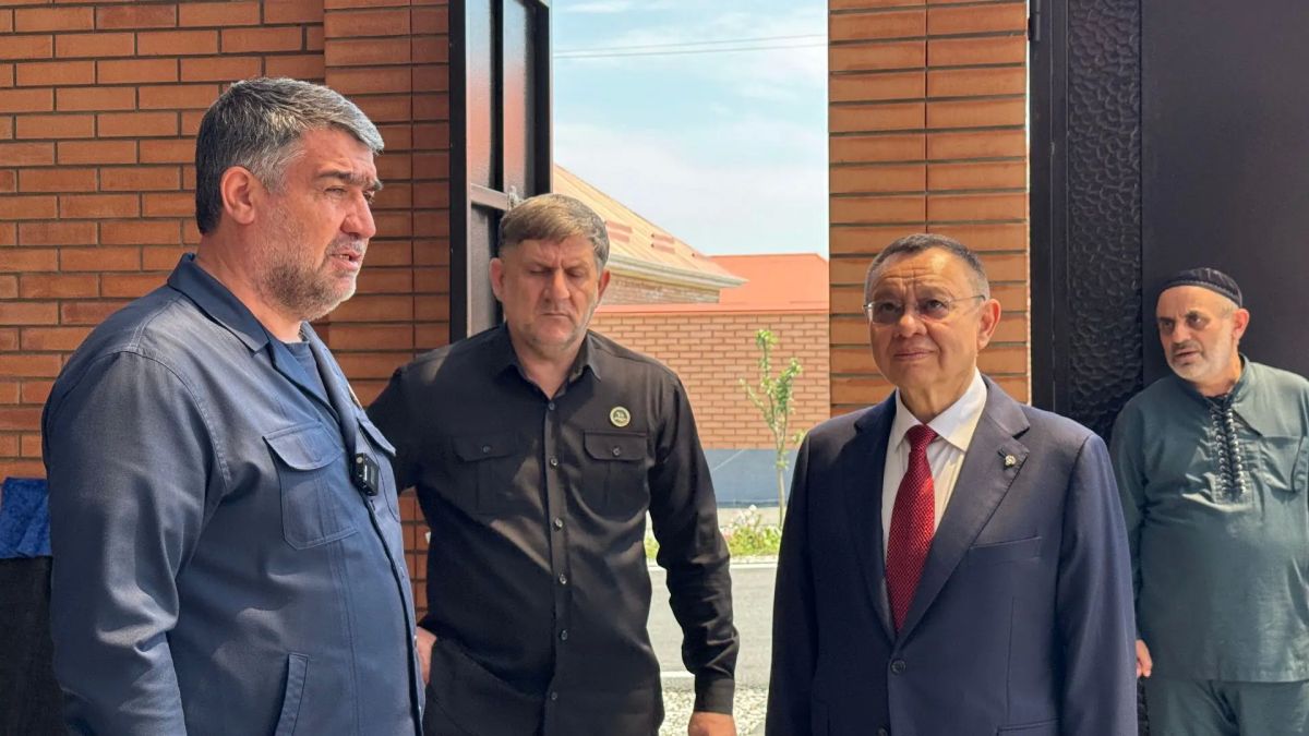 Ирек Файзуллин посетил новые жилые комплексы в Чеченской Республике: 143 дома для пострадавших от паводка введены в Гудермесском районе Ирек Файзуллин посетил новые жилые комплексы в Чеченской Республике: 143 дома для пострадавших от паводка введены в Гудермесском районе