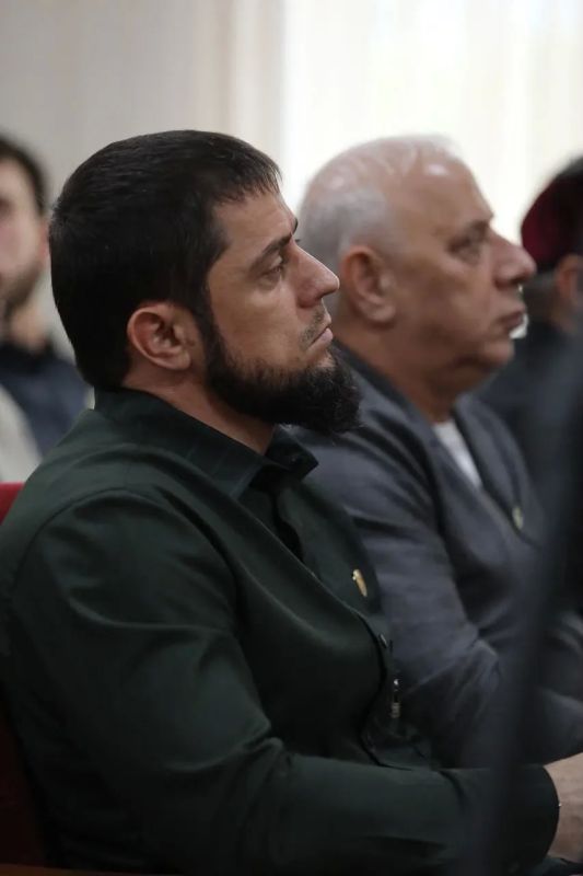 По поручению Главы Чеченской Республики Рамзана Кадырова под председательством премьер-министра Чеченской Республики Магомеда Даудова в селе Шатой состоялось совещание, посвящённое реализации Плана мероприятий, приуроченного... По поручению Главы Чеченской Республики Рамзана Кадырова под председательством премьер-министра Чеченской Республики Магомеда Даудова в селе Шатой состоялось совещание, посвящённое реализации Плана мероприятий, приуроченного...