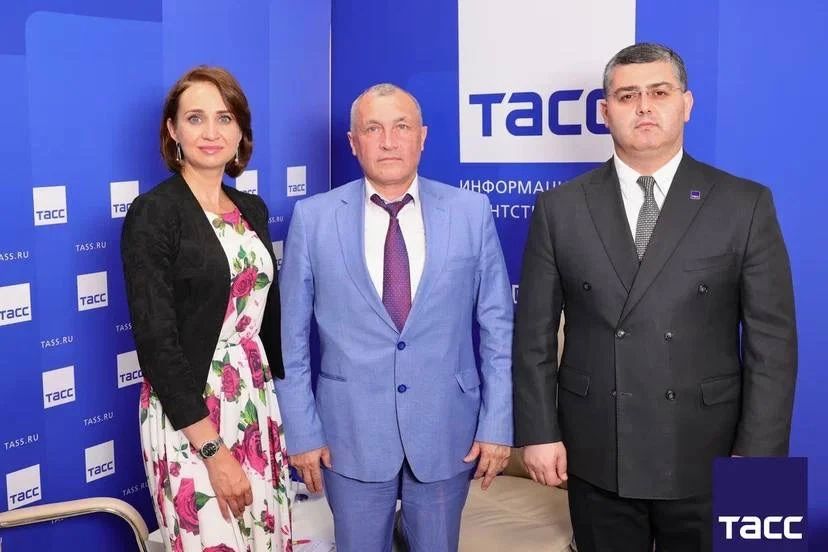 Главное из заявлений, а также фоторепортаж с видеоинтервью заместителя министра автомобильных дорог Чеченской Республики Аббаса Темирсултанова Региональному информационному центру "ТАСС Кавказ": Главное из заявлений, а также фоторепортаж с видеоинтервью заместителя министра автомобильных дорог Чеченской Республики Аббаса Темирсултанова Региональному информационному центру "ТАСС Кавказ":