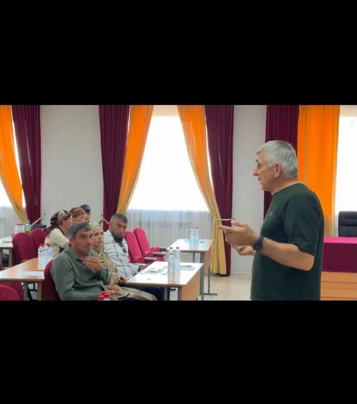 В актовом зале СОШ № 3 станицы Шелковской 29 июля состоялся обучающий семинар для общественных наблюдателей В актовом зале СОШ № 3 станицы Шелковской 29 июля состоялся обучающий семинар для общественных наблюдателей