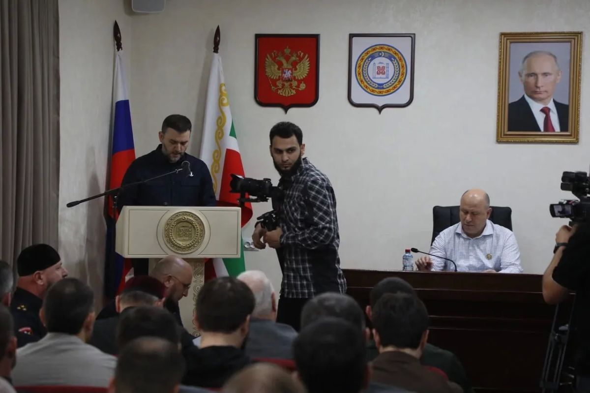 По поручению Главы Чеченской Республики Рамзана Кадырова под председательством премьер-министра Чеченской Республики Магомеда Даудова в селе Шатой состоялось совещание, посвящённое реализации Плана мероприятий, приуроченного... По поручению Главы Чеченской Республики Рамзана Кадырова под председательством премьер-министра Чеченской Республики Магомеда Даудова в селе Шатой состоялось совещание, посвящённое реализации Плана мероприятий, приуроченного...