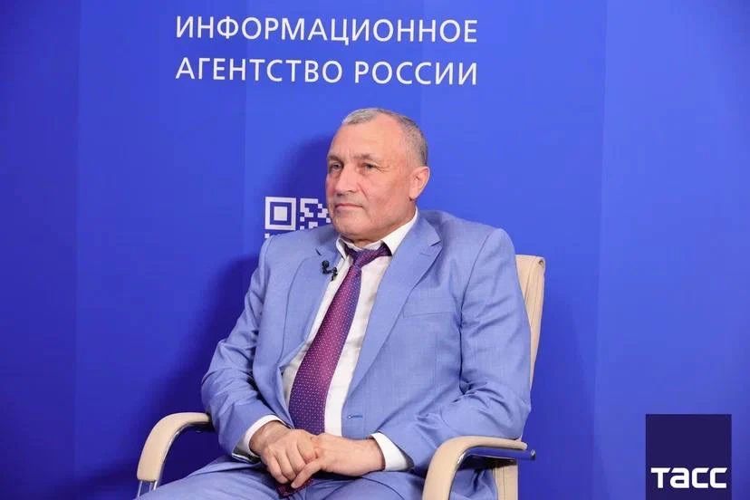 Главное из заявлений, а также фоторепортаж с видеоинтервью заместителя министра автомобильных дорог Чеченской Республики Аббаса Темирсултанова Региональному информационному центру "ТАСС Кавказ": Главное из заявлений, а также фоторепортаж с видеоинтервью заместителя министра автомобильных дорог Чеченской Республики Аббаса Темирсултанова Региональному информационному центру "ТАСС Кавказ":