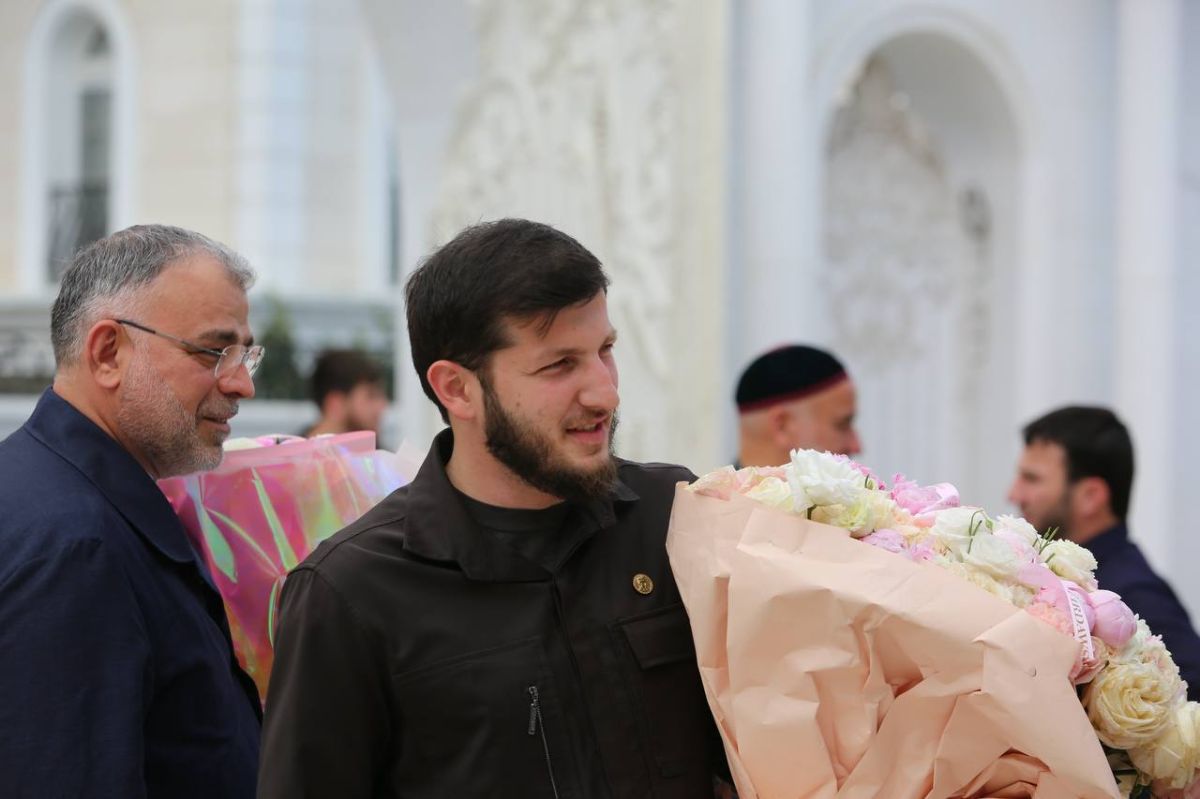 Сегодня Президент Регионального общественного фонда имени Ахмата-Хаджи Кадырова — Аймани Кадырова принимает многочисленные поздравления с днем рождения Сегодня Президент Регионального общественного фонда имени Ахмата-Хаджи Кадырова — Аймани Кадырова принимает многочисленные поздравления с днем рождения