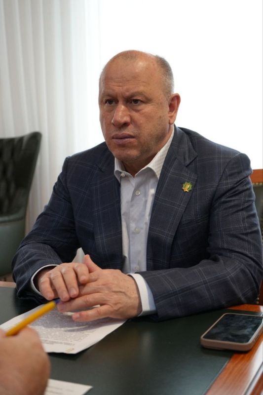 Ассаламу Алайкум!. Сегодня Руководитель Администрации Главы и Правительства ЧР Галас Таймасханов провёл рабочую встречу с главой администрации Шатойского муниципального района Русланом Акаевым Ассаламу Алайкум!. Сегодня Руководитель Администрации Главы и Правительства ЧР Галас Таймасханов провёл рабочую встречу с главой администрации Шатойского муниципального района Русланом Акаевым