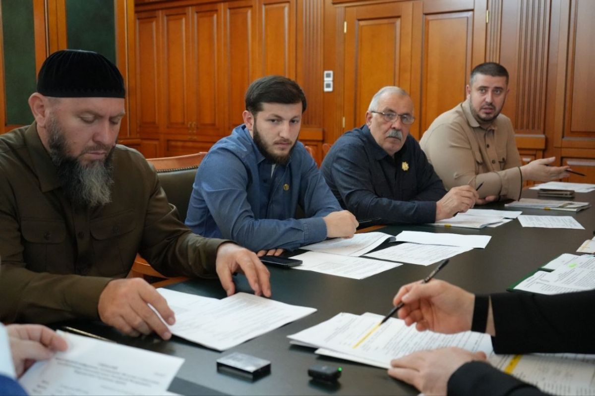 Ассаламу Алайкум!. Руководитель Администрации Главы и Правительства ЧР Галас Таймасханов провёл совещание по вопросам организации Международной конференции, приуроченной к 100-летию установления дипломатических отношений... Ассаламу Алайкум!. Руководитель Администрации Главы и Правительства ЧР Галас Таймасханов провёл совещание по вопросам организации Международной конференции, приуроченной к 100-летию установления дипломатических отношений...