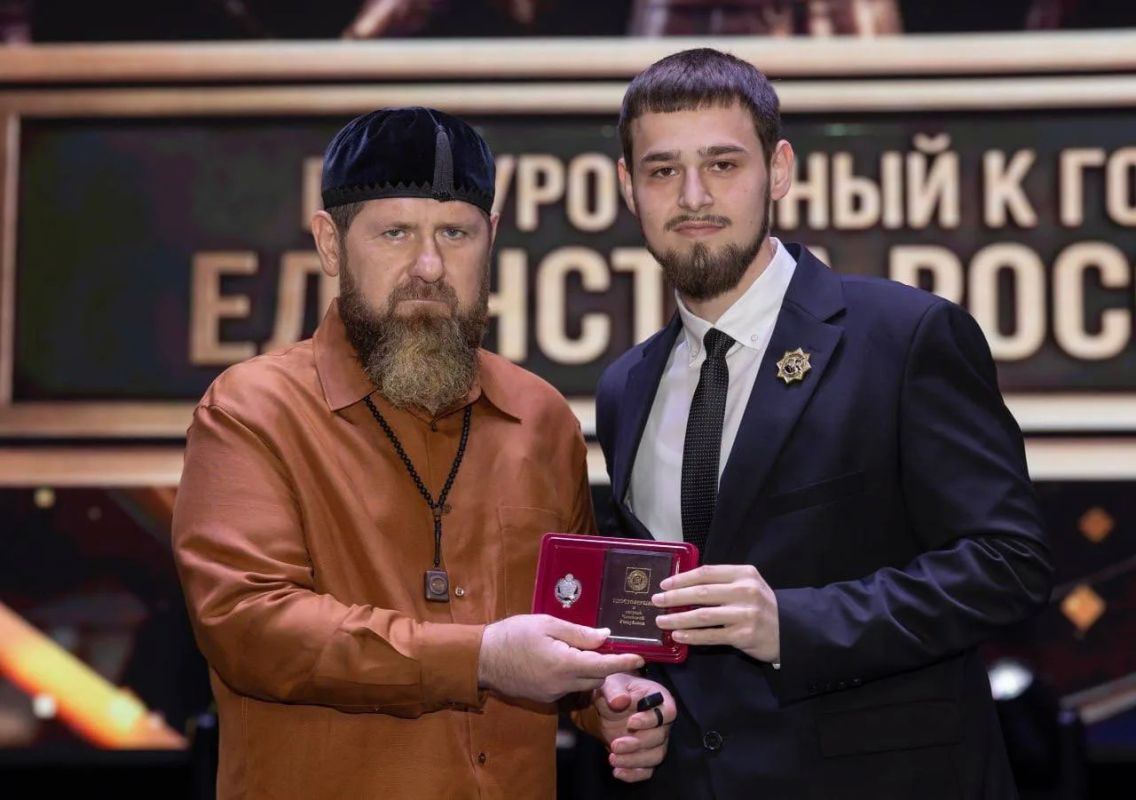В Грозном во Дворце торжеств имени Дагуна Омаева состоялось торжественное мероприятие, приуроченное ко Дню физкультурника и посвященное Году единства народов России В Грозном во Дворце торжеств имени Дагуна Омаева состоялось торжественное мероприятие, приуроченное ко Дню физкультурника и посвященное Году единства народов России