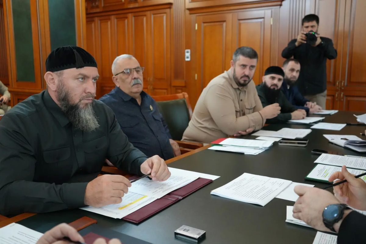 Ассаламу Алайкум!. Руководитель Администрации Главы и Правительства ЧР Галас Таймасханов провёл совещание по вопросам организации Международной конференции, приуроченной к 100-летию установления дипломатических отношений... Ассаламу Алайкум!. Руководитель Администрации Главы и Правительства ЧР Галас Таймасханов провёл совещание по вопросам организации Международной конференции, приуроченной к 100-летию установления дипломатических отношений...