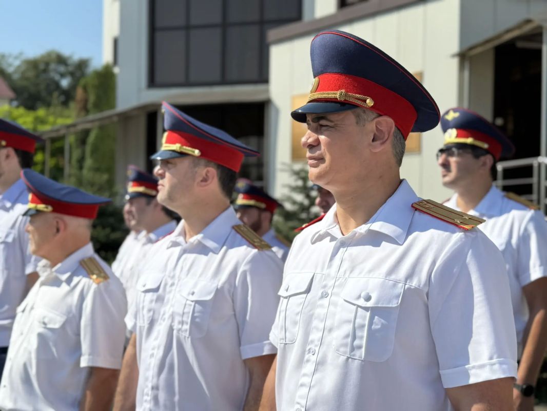 В следственном управлении СК России по Чеченской Республике состоялось торжественное мероприятие, приуроченное Дню Государственного флага Российской Федерации В следственном управлении СК России по Чеченской Республике состоялось торжественное мероприятие, приуроченное Дню Государственного флага Российской Федерации