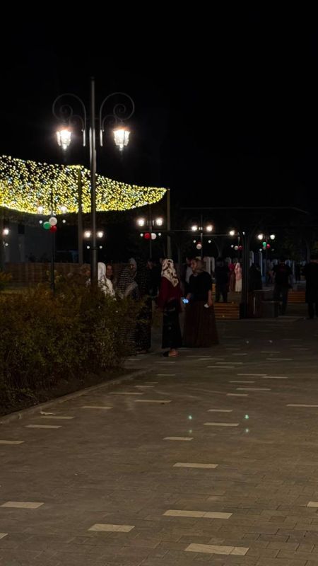 В преддверии 75-летия со дня рождения Первого Президента Чеченской Республики, Героя России Ахмата-Хаджи Кадырова в Шелковском районе ЧР состоялось открытие общественного пространства, благоустроенного в рамках нацпроекта... В преддверии 75-летия со дня рождения Первого Президента Чеченской Республики, Героя России Ахмата-Хаджи Кадырова в Шелковском районе ЧР состоялось открытие общественного пространства, благоустроенного в рамках нацпроекта...