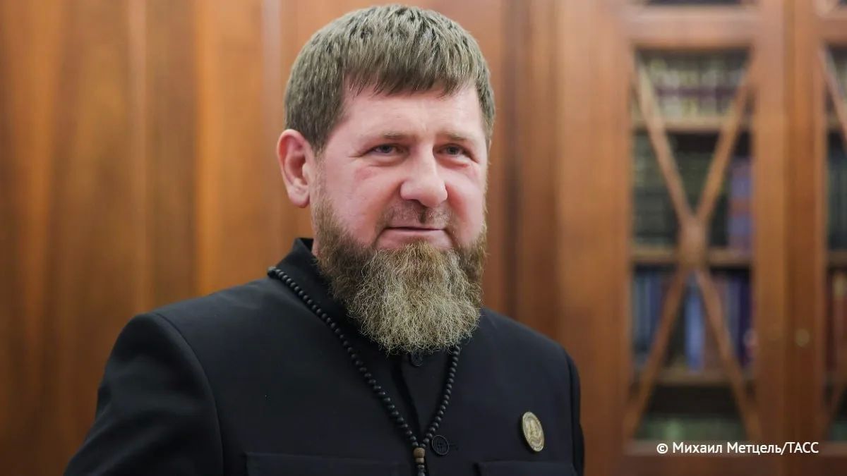 Президент России Владимир Путин позвонил главе Чечни Рамзану Кадырову в день 75-летия со дня рождения его отца и первого президента республики Ахмата-Хаджи Кадырова