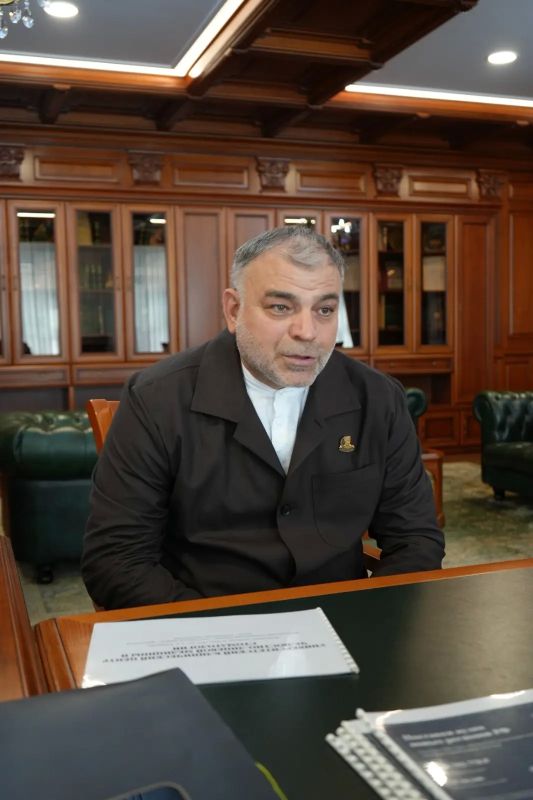 Дорогие друзья!. Сегодня Руководитель Администрации Главы и Правительства ЧР Галас Таймасханов провёл рабочую встречу с ректором Чеченского государственного университета им. А-Х.А. Кадырова Заурбеком Саидовым Дорогие друзья!. Сегодня Руководитель Администрации Главы и Правительства ЧР Галас Таймасханов провёл рабочую встречу с ректором Чеченского государственного университета им. А-Х.А. Кадырова Заурбеком Саидовым