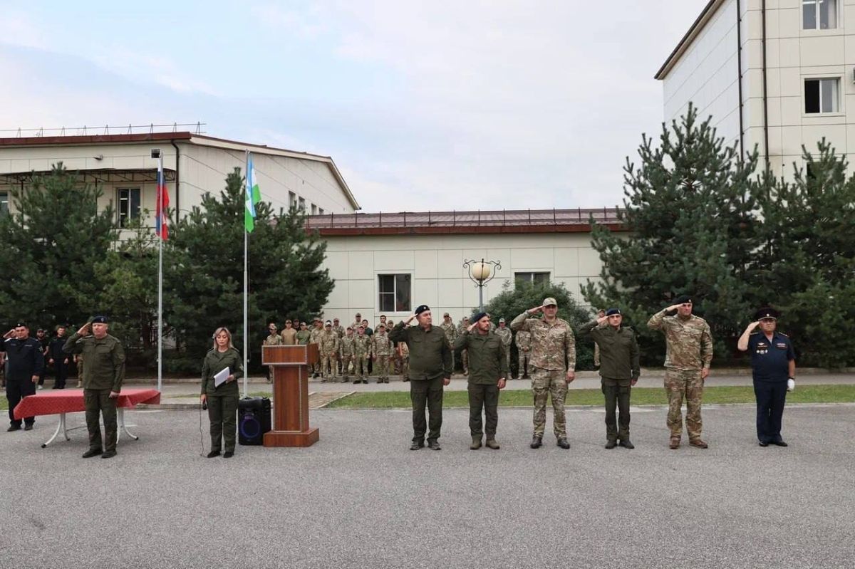 Заместитель командира роты ОМОН «АХМАТ-1» майор полиции Лом-Али Ильясов и заместитель командира взвода ОМОН «АХМАТ-Грозный» лейтенант полиции Росланбек Азимов успешно прошли квалификационные испытания и удостоены права... Заместитель командира роты ОМОН «АХМАТ-1» майор полиции Лом-Али Ильясов и заместитель командира взвода ОМОН «АХМАТ-Грозный» лейтенант полиции Росланбек Азимов успешно прошли квалификационные испытания и удостоены права...
