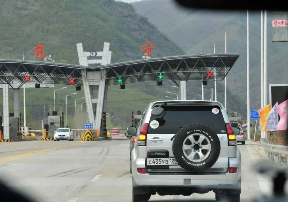 Россиянам могут разрешить въезжать в Китай на личных авто