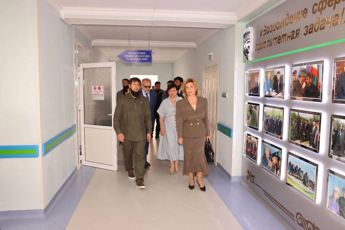 Посетила с рабочим визитом Чеченскую Республику, где совместно с сенатором Российской Федерации Мохмадом Ахмадовым и Директором НМИЦ сердечно-сосудистой хирургии имени А. Н. Бакулева Минздрава России Еленой Голуховой дали... Посетила с рабочим визитом Чеченскую Республику, где совместно с сенатором Российской Федерации Мохмадом Ахмадовым и Директором НМИЦ сердечно-сосудистой хирургии имени А. Н. Бакулева Минздрава России Еленой Голуховой дали...