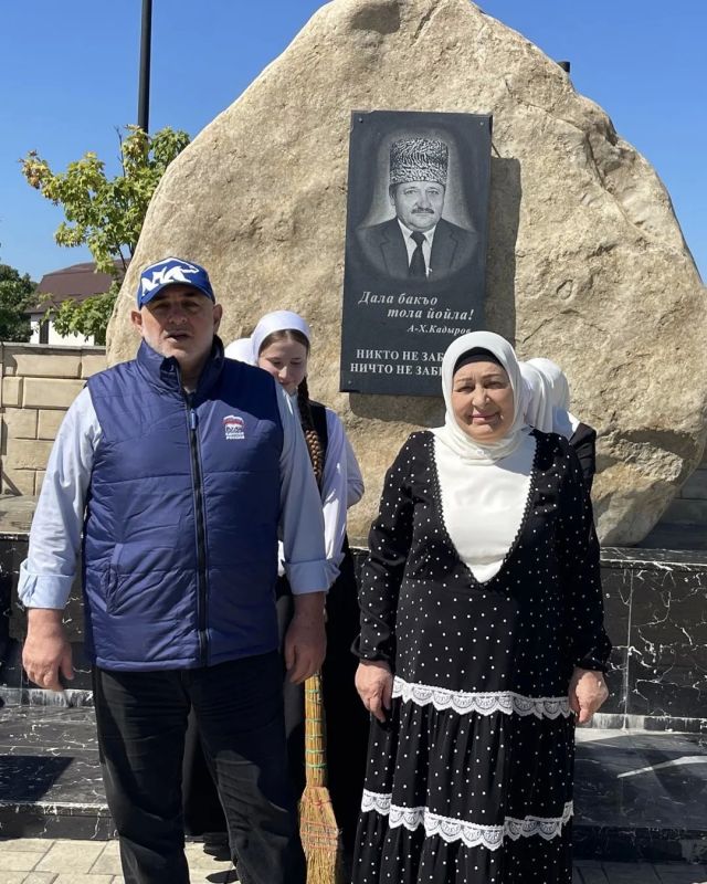«Сохраним память»: в ЧР привели в порядок мемориалы и братские захоронения «Сохраним память»: в ЧР привели в порядок мемориалы и братские захоронения