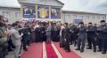 На избирательных участках Чеченской Республики царит по-настоящему праздничная атмосфера: звучит музыка, проходят танцы, люди общаются и встречают этот день с хорошим настроением