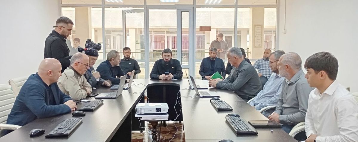 Председатель Правительства Чеченской Республики Магомед Даудов проверил работу Центра общественного наблюдения Председатель Правительства Чеченской Республики Магомед Даудов проверил работу Центра общественного наблюдения