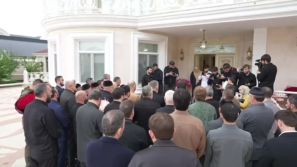 Магомед Даудов: Друзья! В этот праздничный день вместе с БРАТЬЯМИ поздравили с Днём чеченской женщины мою ДОРОГУЮ МАМУ, Президента Регионального общественного фонда имени Первого Президента Чеченской Республики, Героя России...
